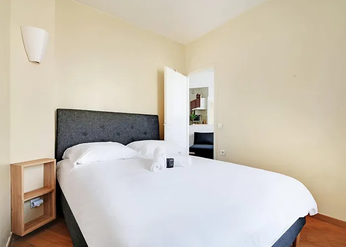 Daire Guestready - Neat Near The Of